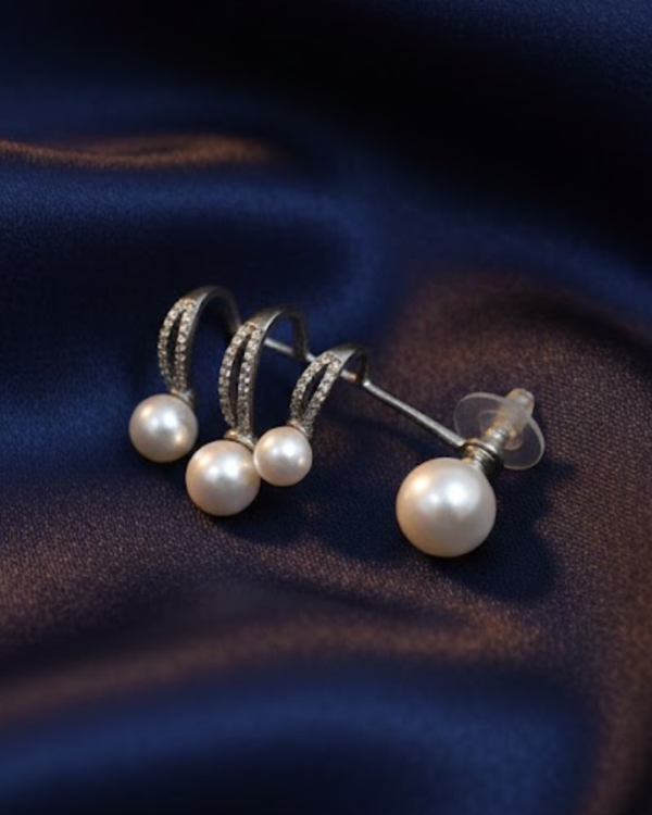 Royal Moonlit Triple-Pearl Ear Cuff Studs