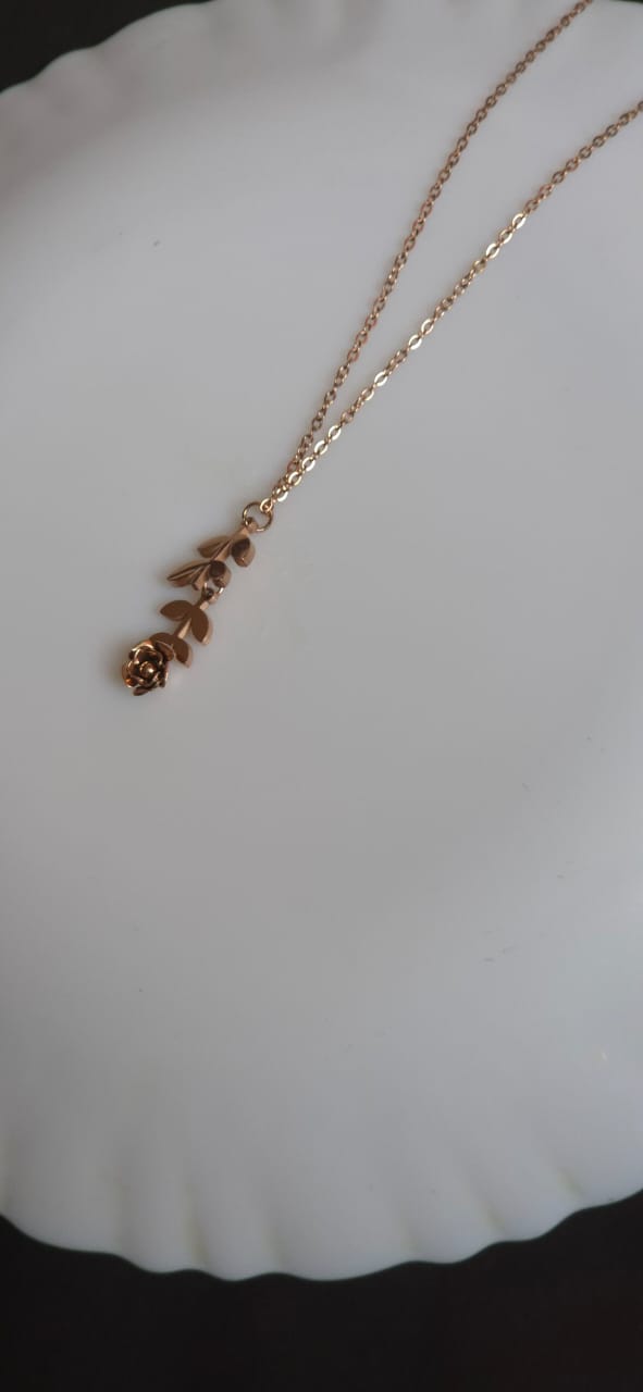 Eilish Rose Neckpiece