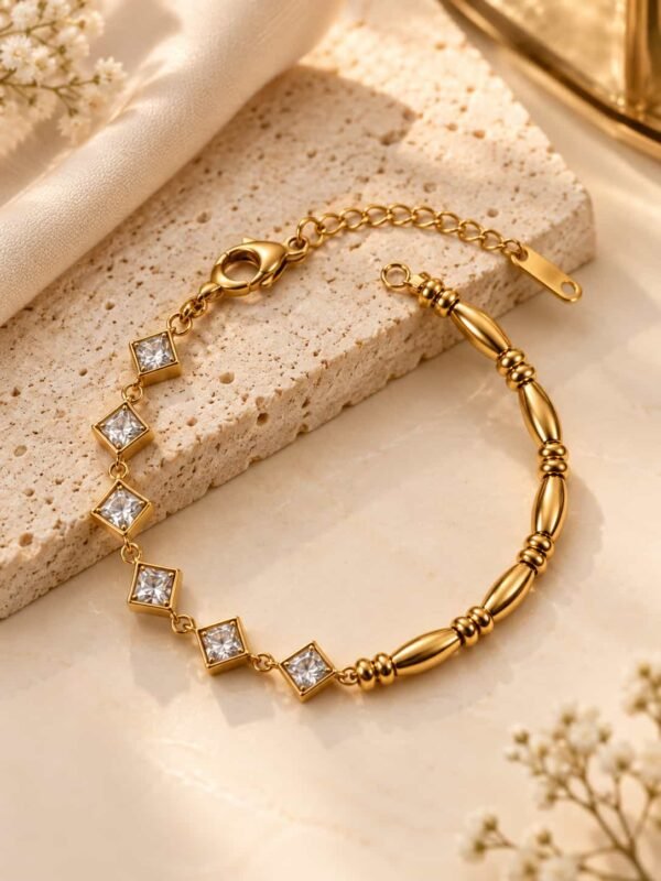 Solène gold link bracelet with square clear stones and sculptural links for women